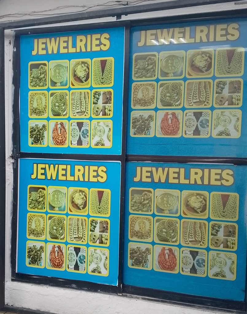 JEWERIES-BUREAU-DE-CHANGE-1.jpg